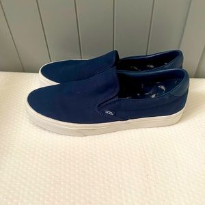 NEW - VANS - mens size 11.5 - Navy